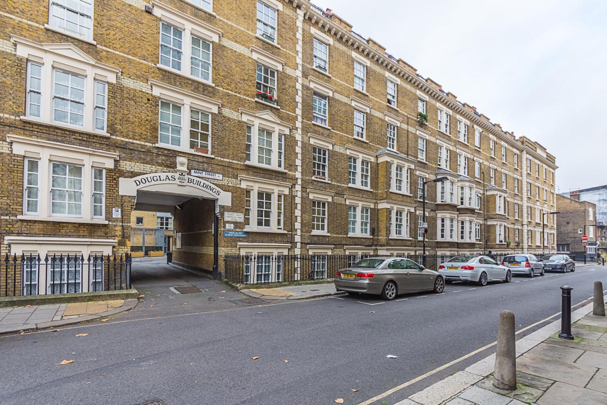 Bridge Compact Apartment, Sleeps 3 , Tube 3 Mins Walk , Zone 1 , Weekly Offers Appartement *